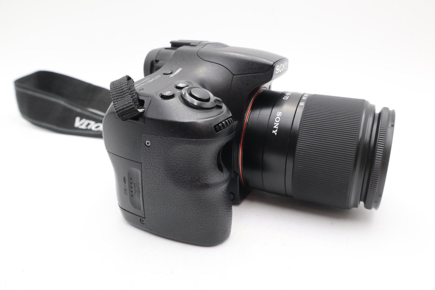 Sony Alpha A57 Camera DSLR 16.1MP with 18-70mm, Shutter Count 20648, Good Cond.