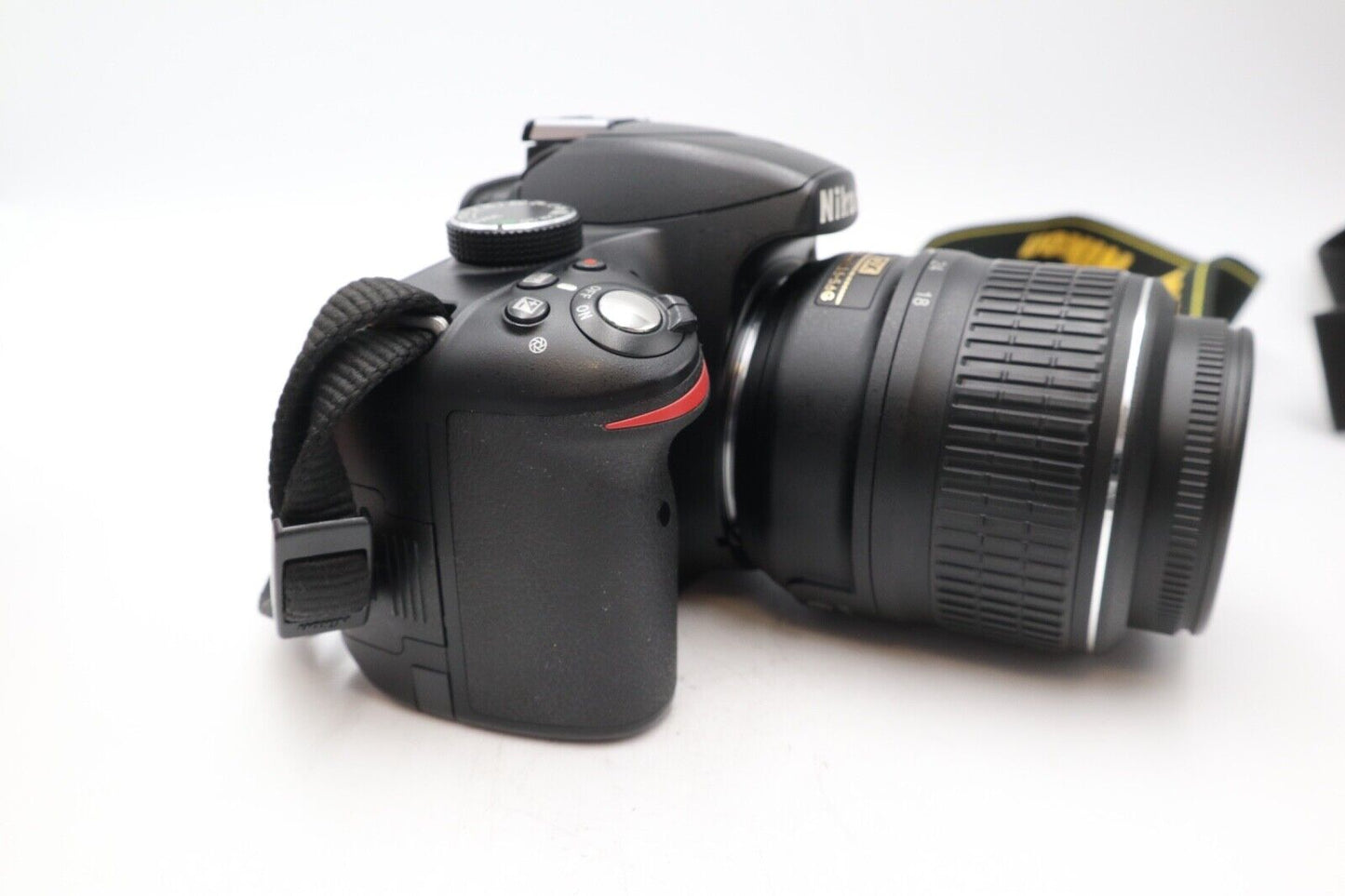 Nikon D3200 DSLR Camera 24.2MP with 18-55mm, Shutter Count 7732, Very Good Cond.
