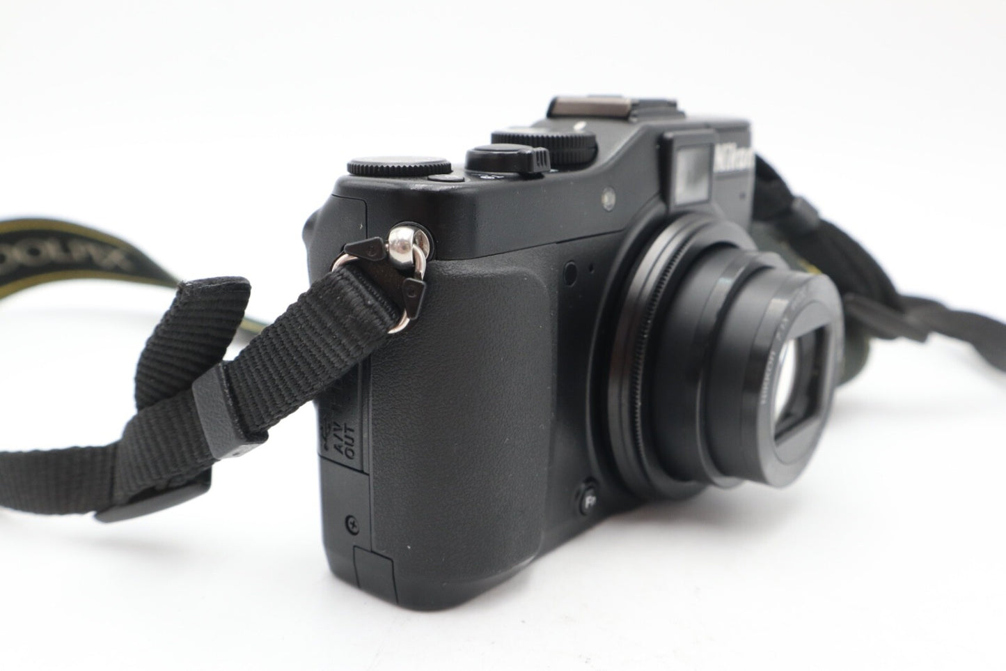 Nikon COOLPIX P7000 10.1MP Digital Camera ( 28-200mm approx zoom ) Good Conditio