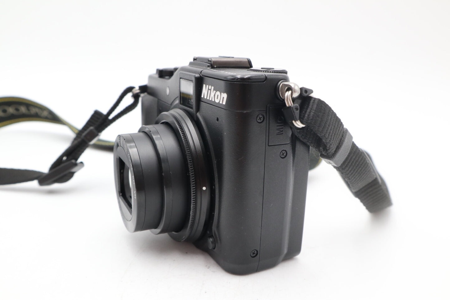 Nikon COOLPIX P7000 10.1MP Digital Camera ( 28-200mm approx zoom ) Good Conditio