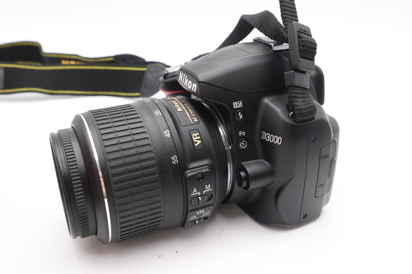 Nikon D3000 DSLR Camera 10.2MP with 18-55mm, Shutter Count 1364, Very Good Cond