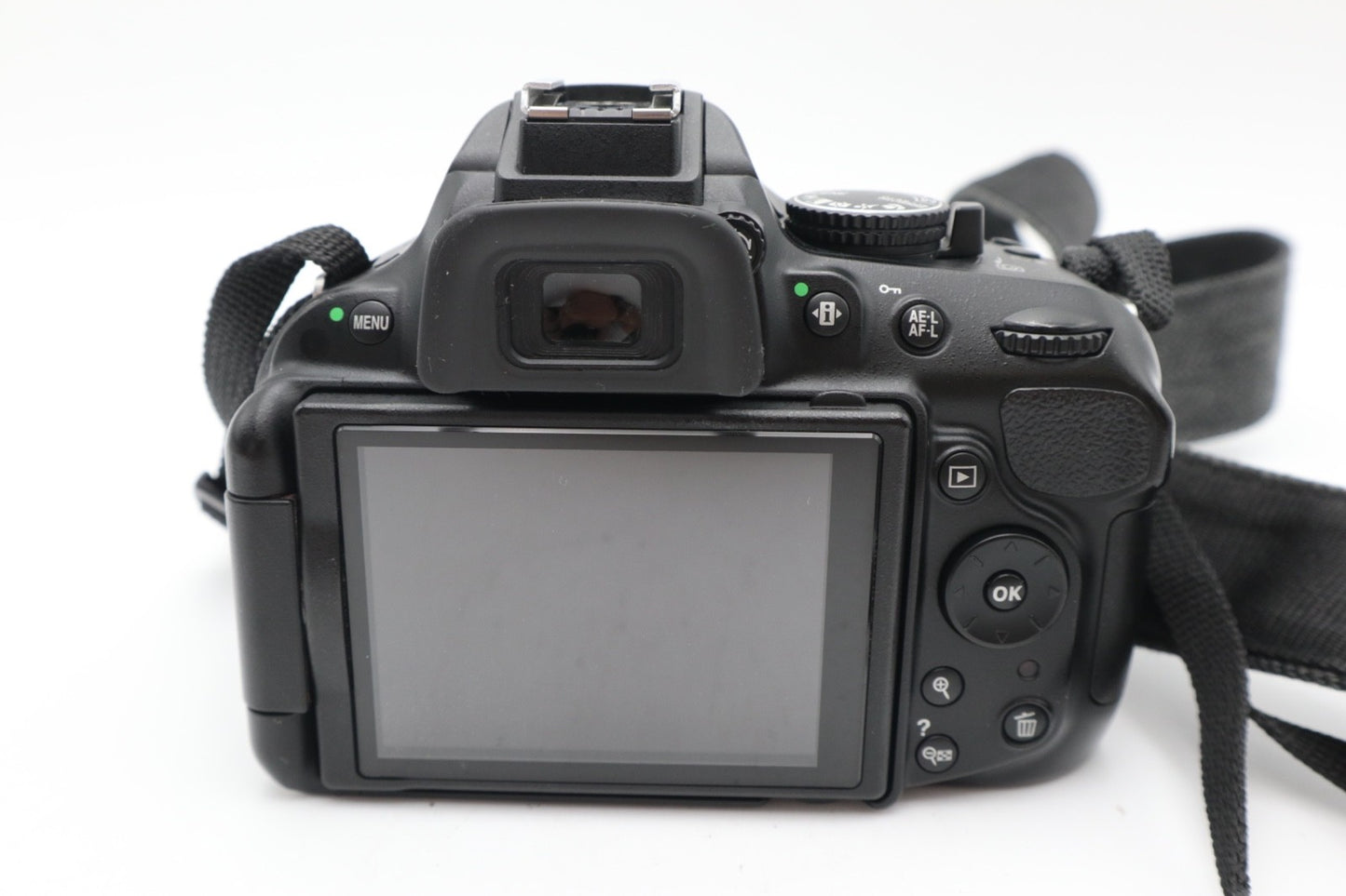 Nikon D5200 DSLR Camera 24.1MP with 18-55mm, Shutter Count 6270, Very Good Cond.