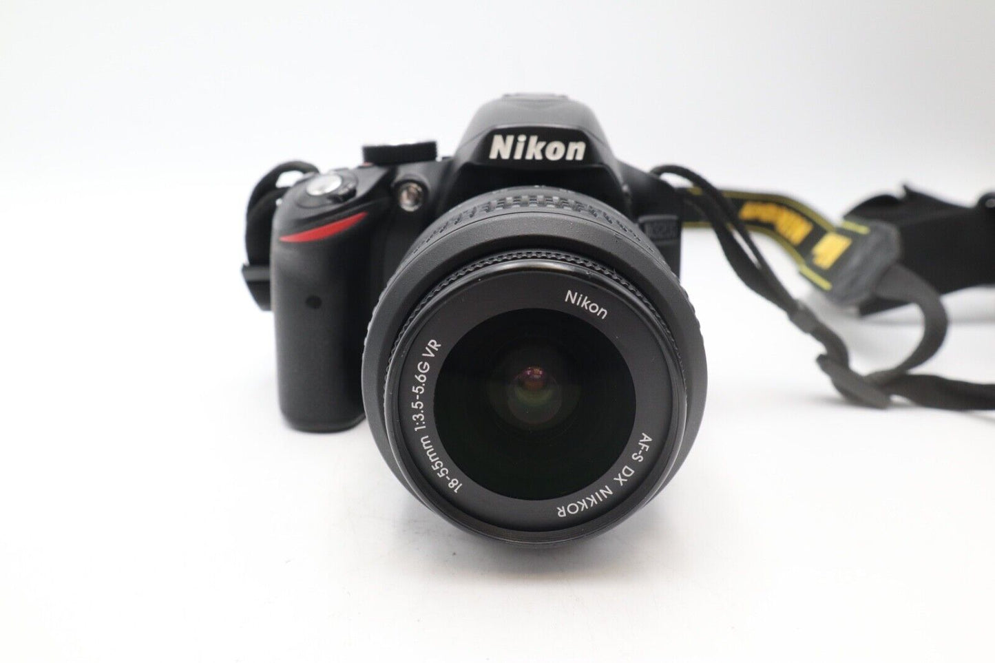 Nikon D3200 DSLR Camera 24.2MP with 18-55mm, Shutter Count 7732, Very Good Cond.
