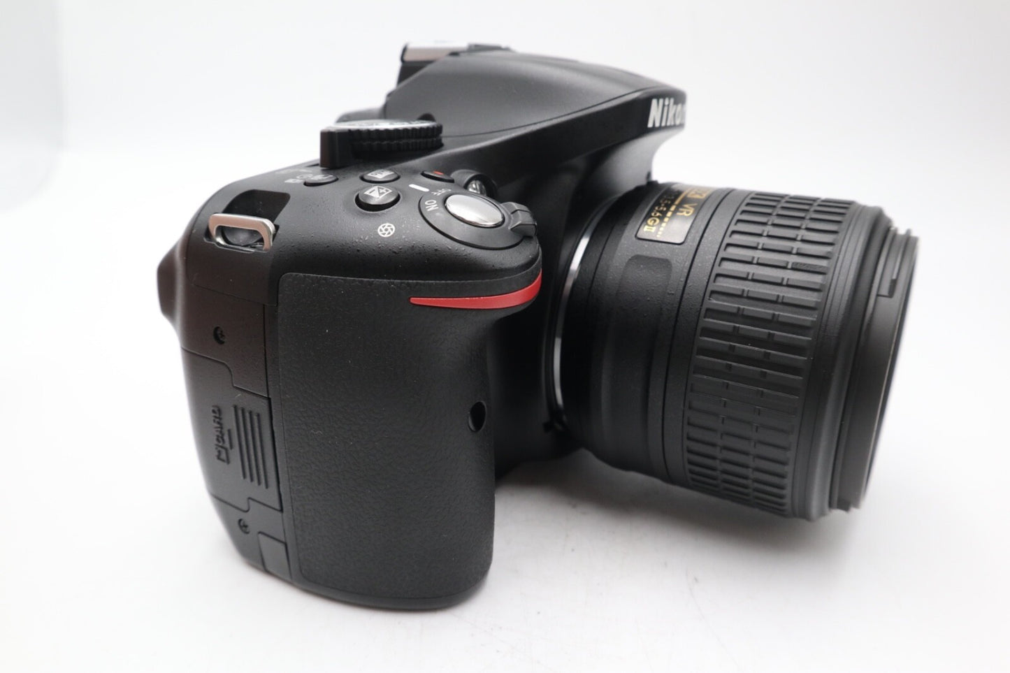 Nikon D5200 DSLR Camera 24.1MP with 18-55mm, Shutter Count 5126, Very Good Cond.