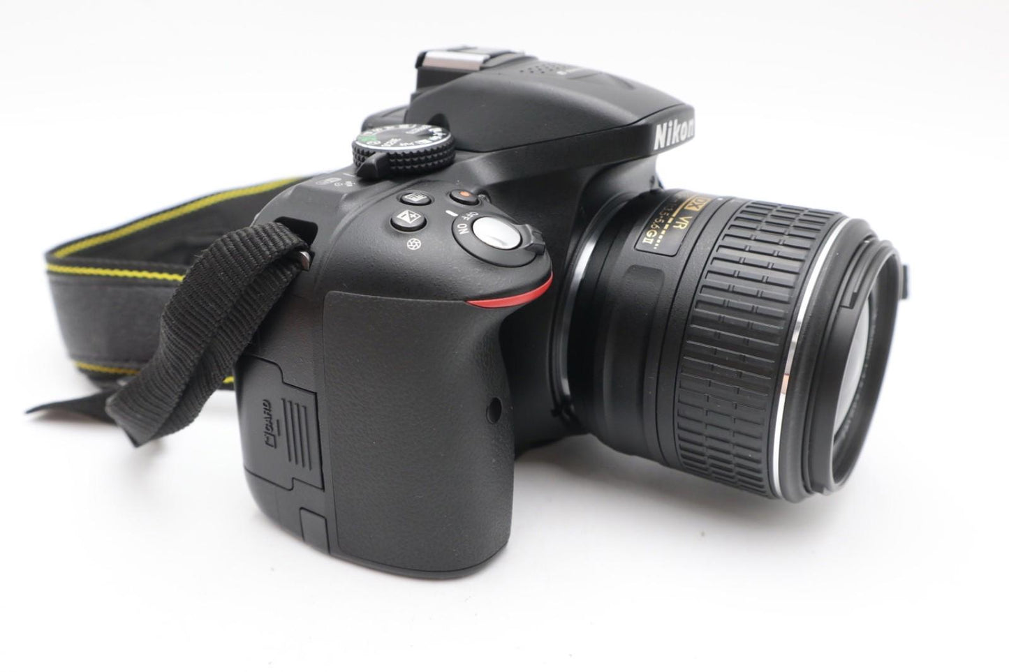 Nikon D5300 24.2MP Camera DSLR with 18-55mm Lens, Shutter Count 3150, VG. REFURB