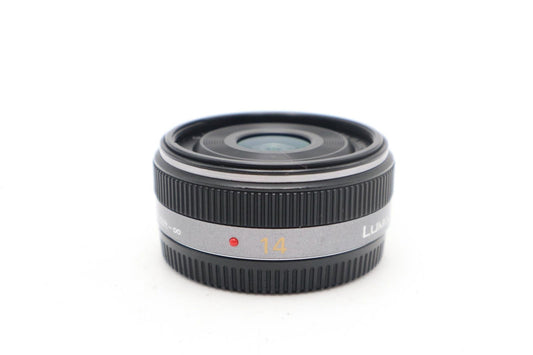 Panasonic 14mm Pancake Lens F/2.5 G Wide Angle for Micro Four Thirds Good Cond.