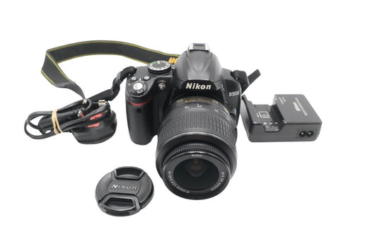 Nikon D3000 DSLR Camera 10.2MP with 18-55mm, Shutter Count 2790, Very Good Cond.