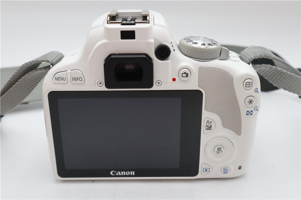 Canon 100D DSLR Camera 18MP with 18-55mm Shutter Count 7688, Very Good Condition