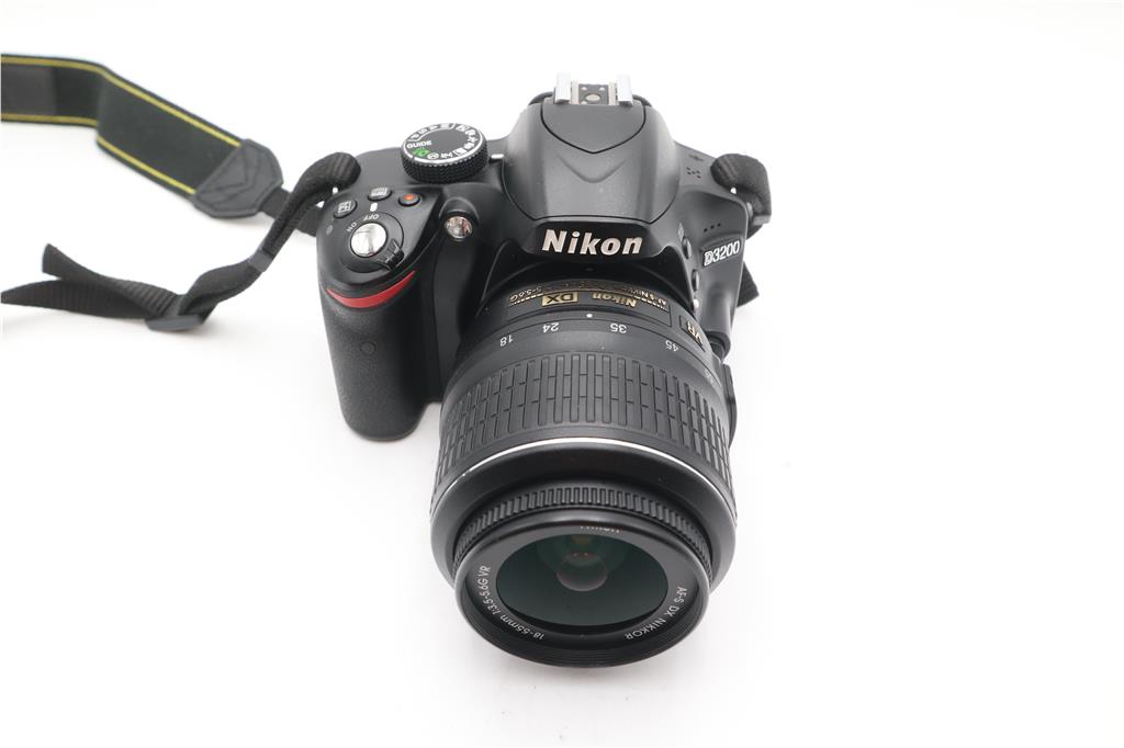 Nikon D3200 DSLR Camera 24.2MP with 18-55mm, Shutter Count 13256, Very Good Cond