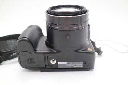 Panasonic LUMIX DMC-FZ200 Camera 12.1 MP, 24x Zoom, Good Condition