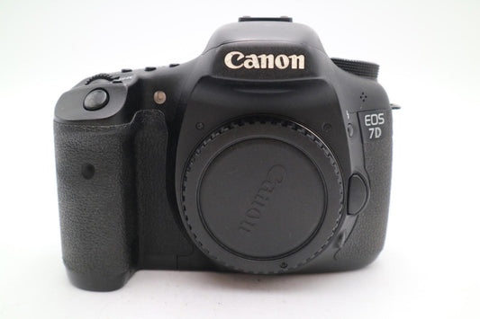 Canon EOS 7D DSLR Camera Body Only, Battery + Charger, Good Condition
