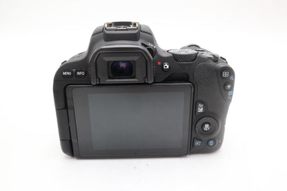 Canon 200D Camera DSLR 24.2MP with 18-55mm, Shutter Count 2217, Very Good REFURB