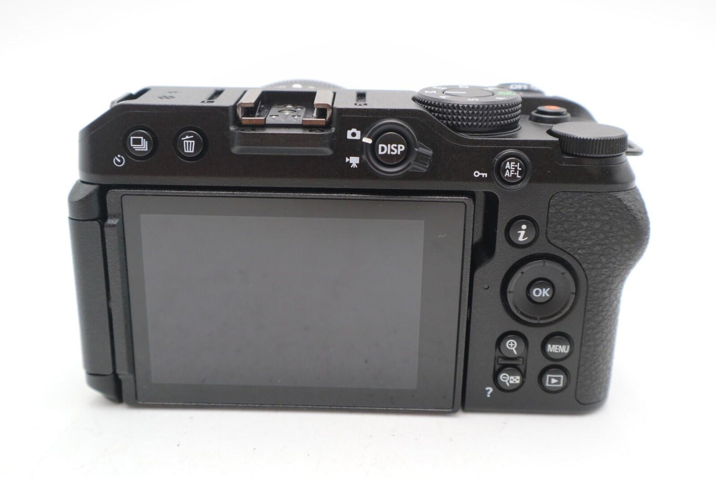 Nikon Z30 Mirrorless Camera 20.9MP with 16-50mm NIKKOR Z DX Shutter Count 212