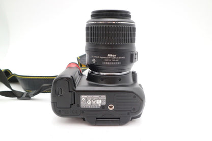 Nikon D5000 DSLR Camera 12.3MP Kit with 18-55mm Shutter Count 3449, Good Cond.