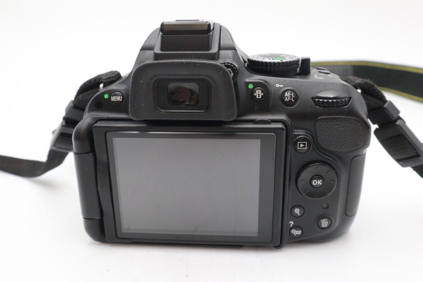 Nikon D5200 DSLR Camera 24.1MP with 18-55mm, Shutter Count 7548, Very Good Cond.