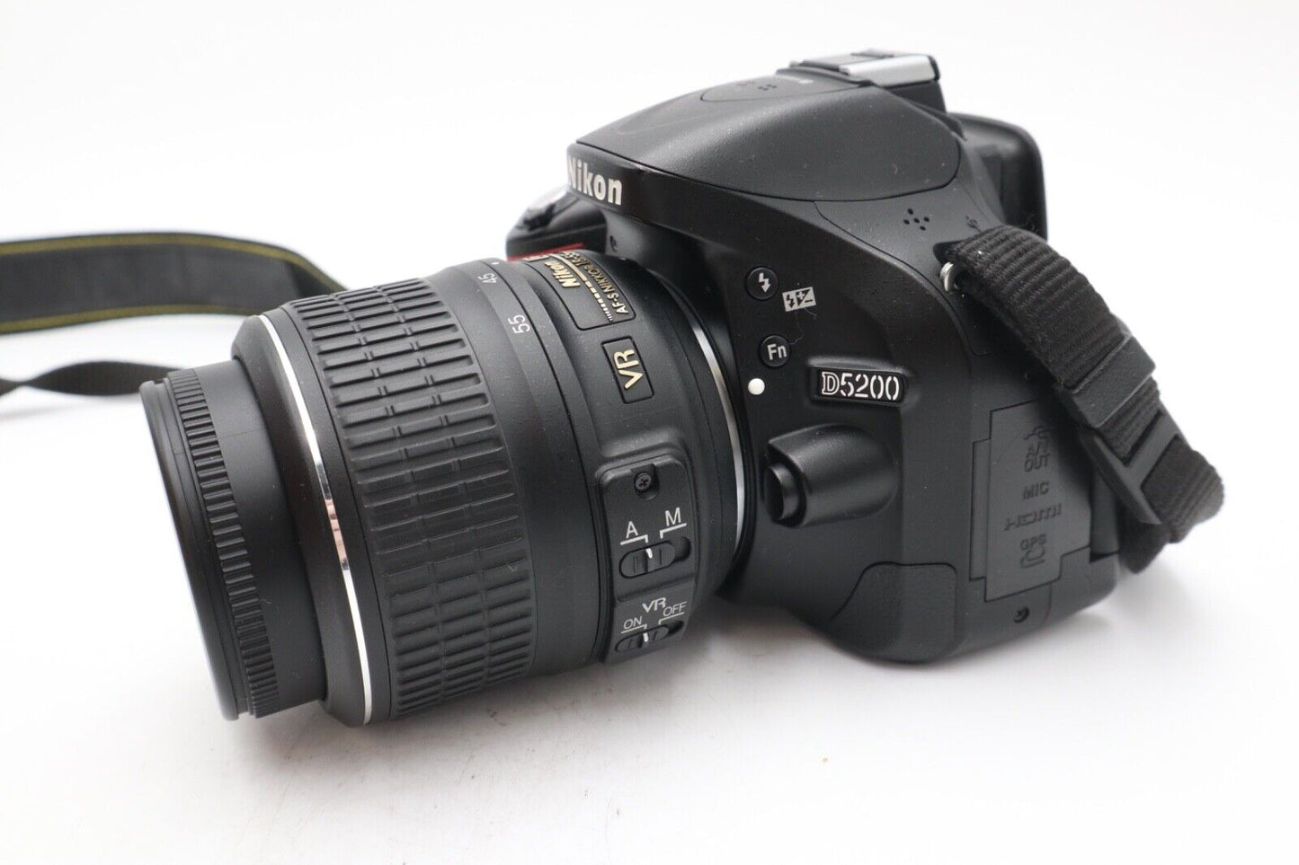 Nikon D5200 DSLR Camera 24.1MP with 18-55mm, Shutter Count 7548, Very Good Cond.