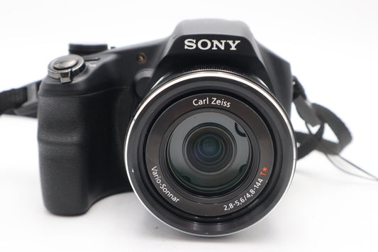Sony Cyber-Shot DSC-HX200 Camera 18.2MP, Digital Bridge, 30x Zoom, Good Cond.