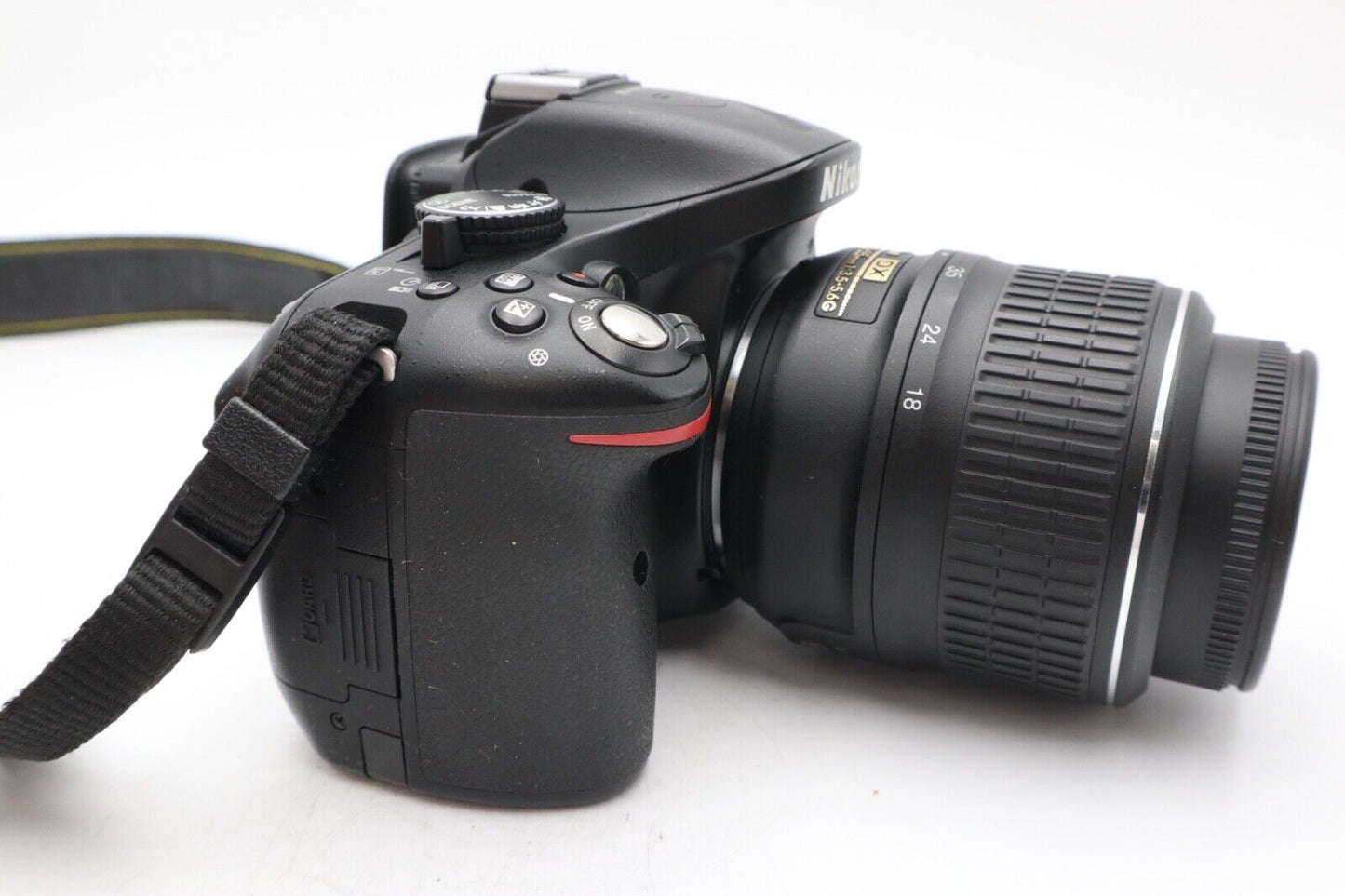 Nikon D5200 DSLR Camera 24.1MP with 18-55mm, Shutter Count 7548, Very Good Cond.