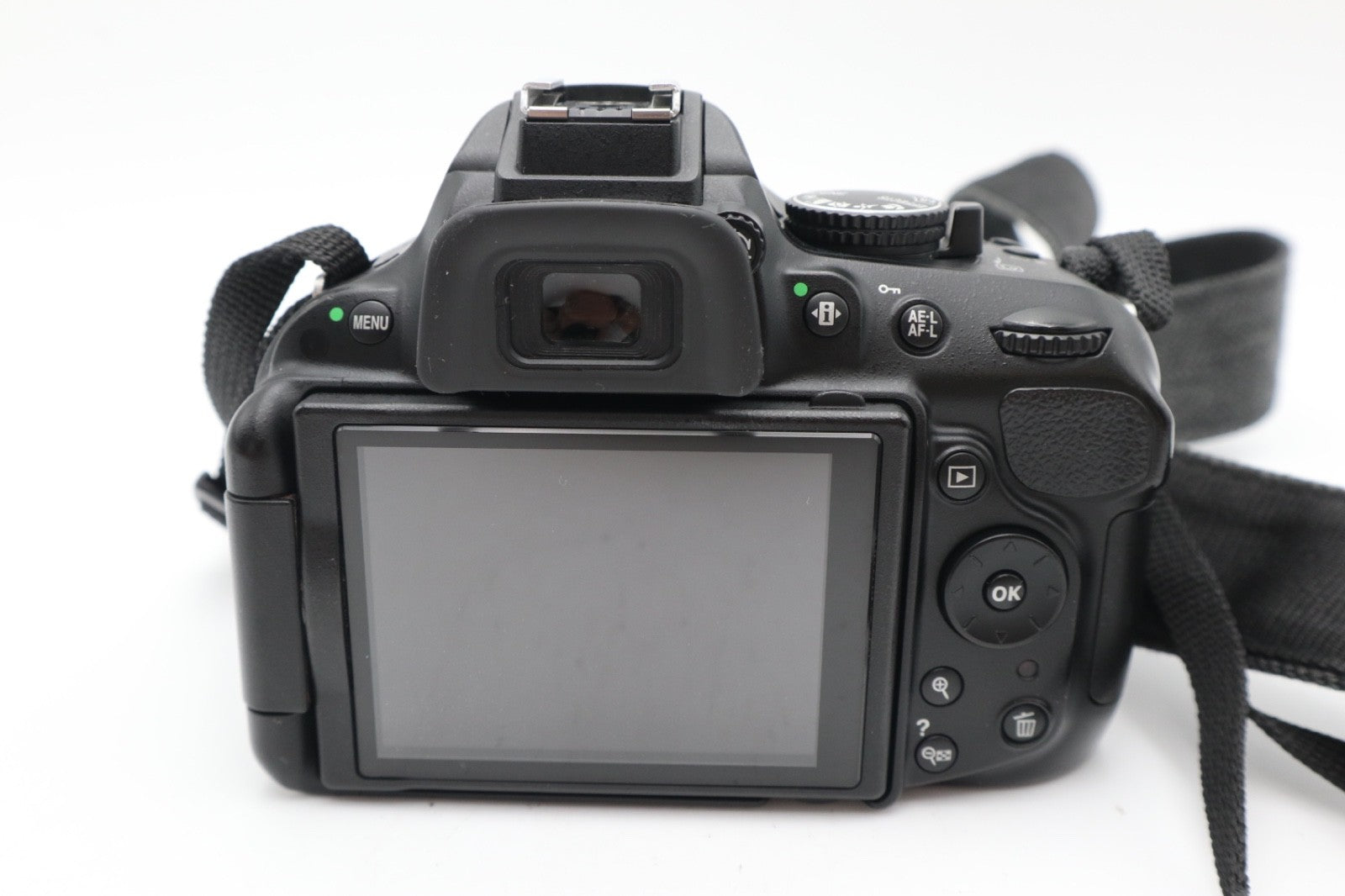 Nikon D5200 DSLR Camera 24.1MP with 18-55mm, Shutter Count 6270, Very Good Cond.
