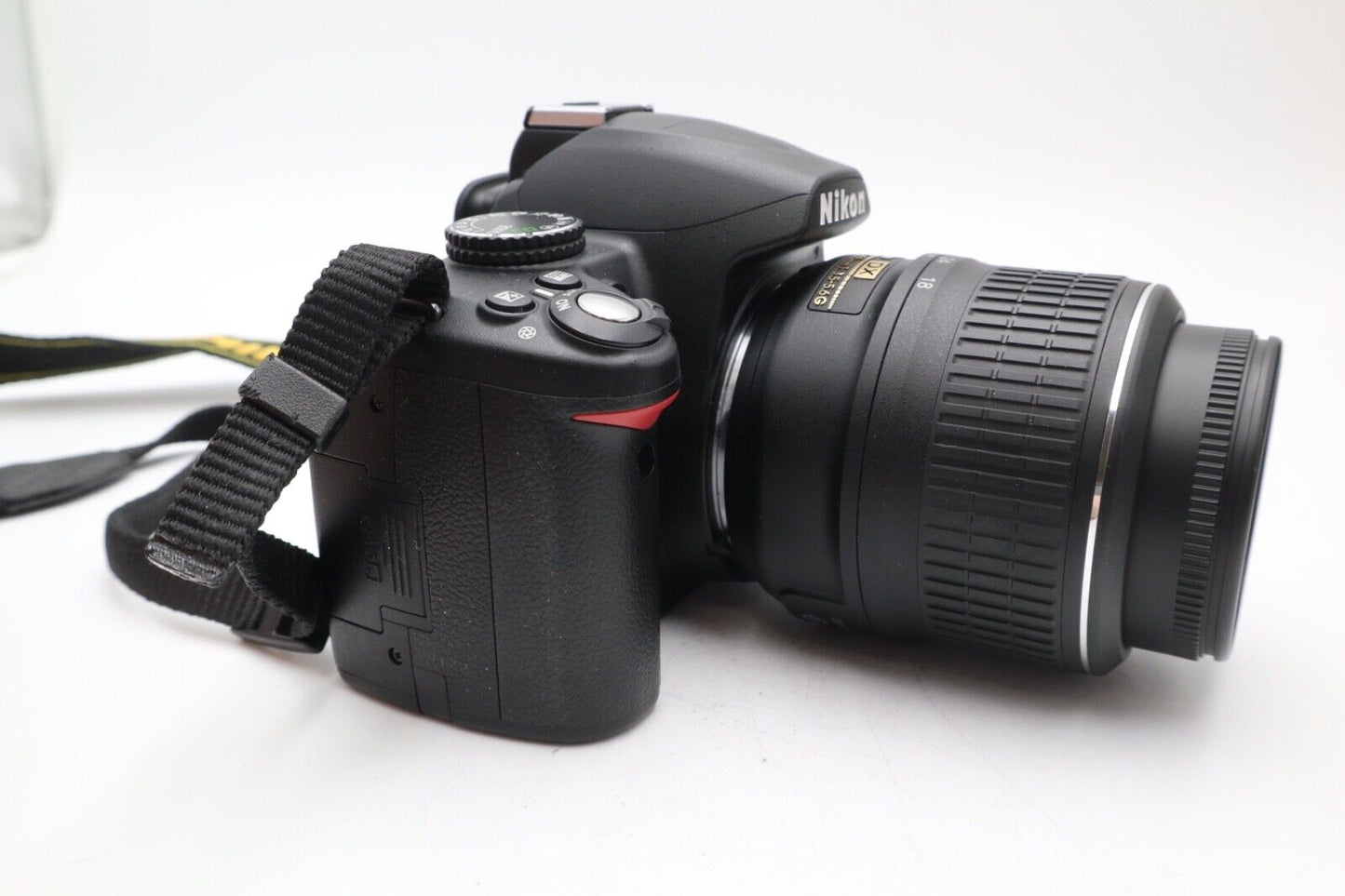 Nikon D3000 DSLR Camera 10.2MP with 18-55mm, Shutter Count 136, Very Good Cond.