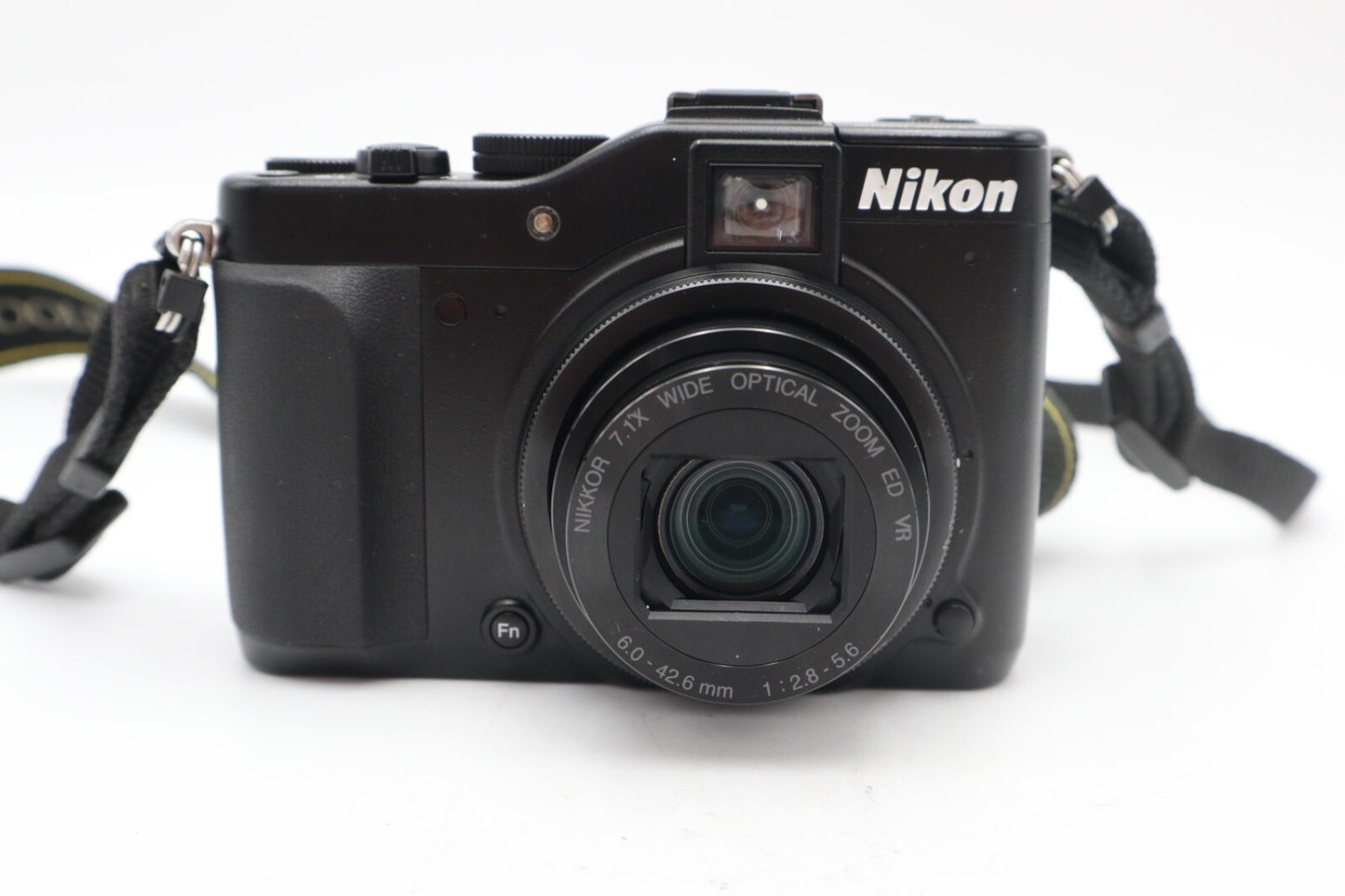 Nikon COOLPIX P7000 10.1MP Digital Camera ( 28-200mm approx zoom ) Good Conditio