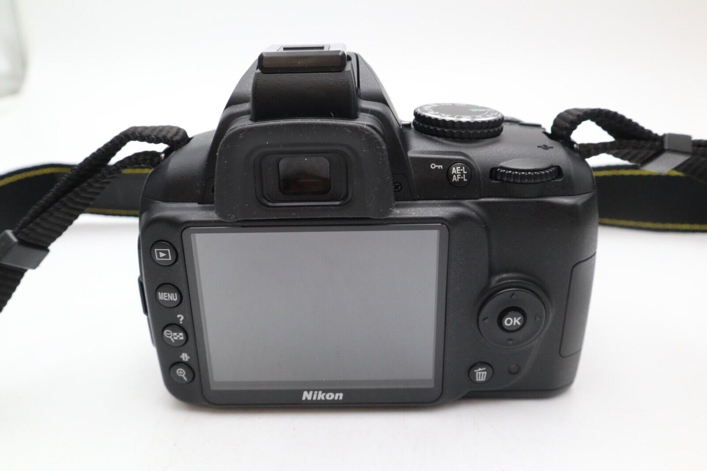 Nikon D3000 DSLR Camera 10.2MP with 18-55mm, Shutter Count 136, Very Good Cond.