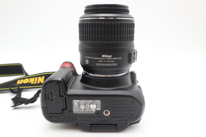 Nikon D5000 DSLR Camera 12.3MP Kit with 18-55mm Shutter Count 2573, REFURBISHED