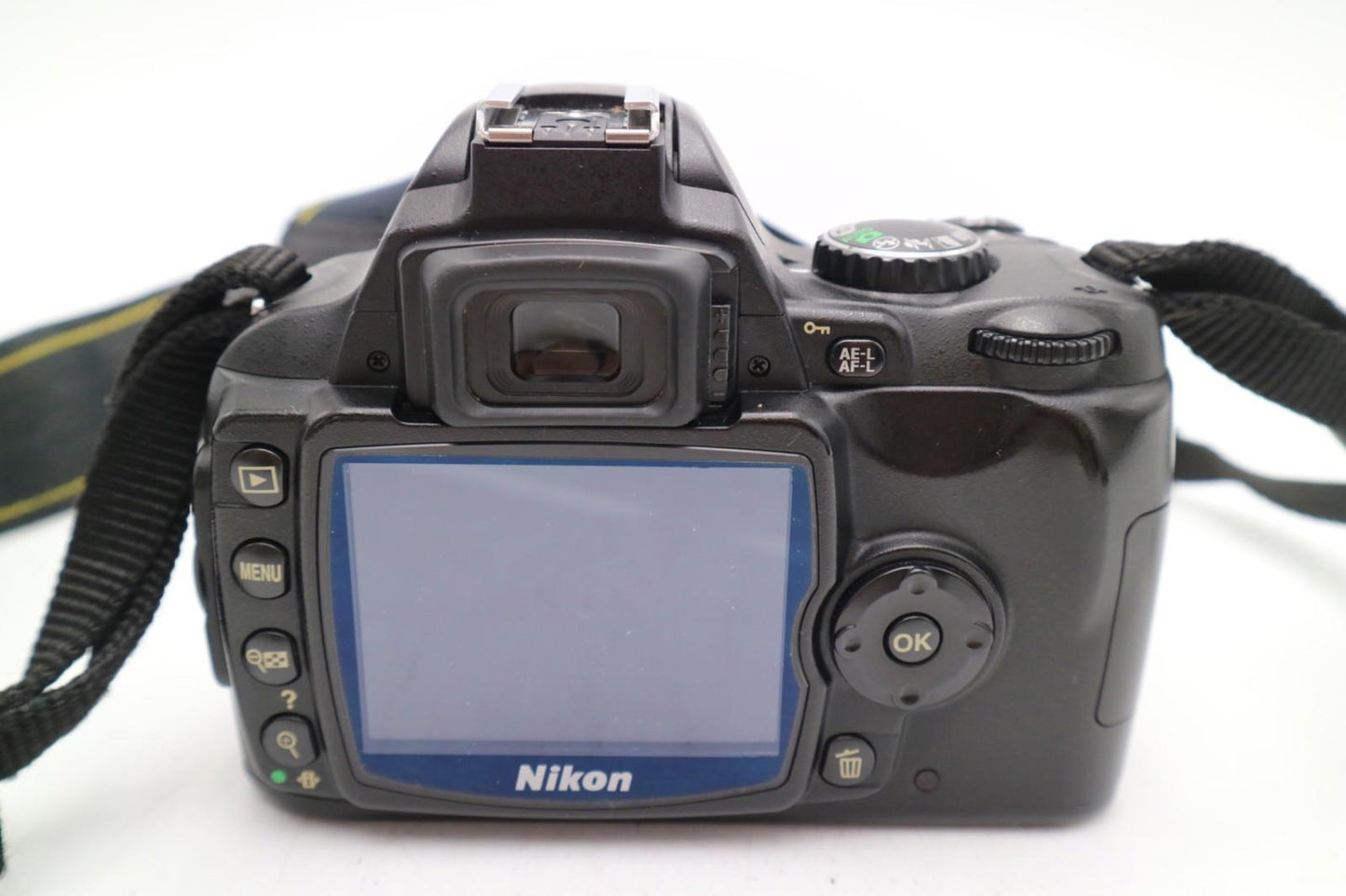 Nikon D40 Camera 6.1MP DSLR with 18-55mm, Shutter Count 14104, Good Condition