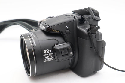 Nikon P520 Bridge Camera 18.1MP, 42x Optical Zoom, Very Good REFURBISHED