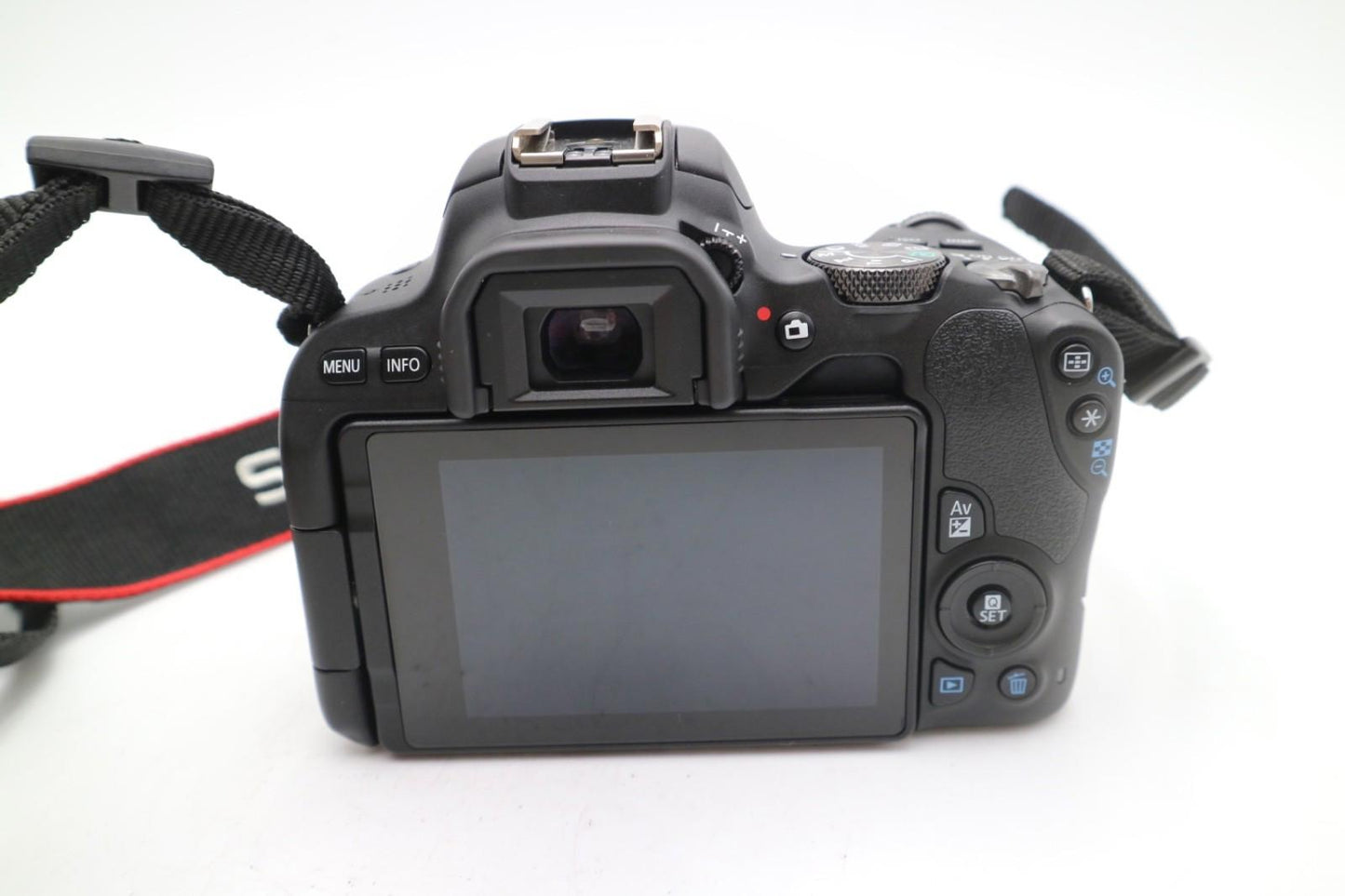 Canon 200D Camera DSLR 24.2MP Kit with 18-55mm Shutter Count 9374 G. REFURBISHED