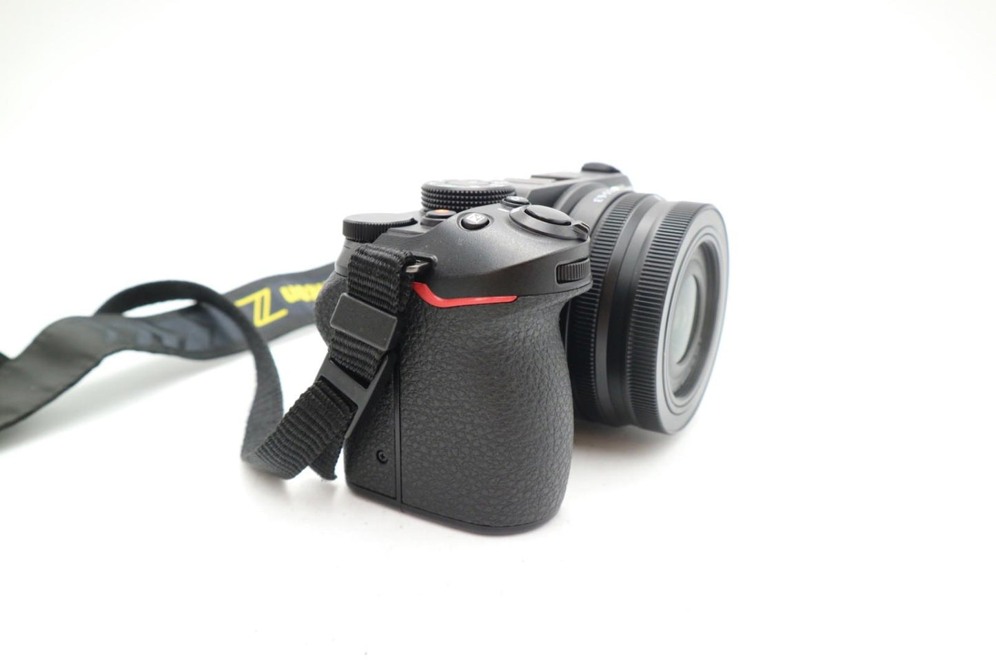 Nikon Z30 Mirrorless Camera 20.9MP with 16-50mm NIKKOR Z DX Shutter Count 1398