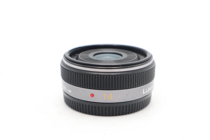 Panasonic 14mm Pancake Lens F/2.5 G Wide Angle for Micro Four Thirds Good Cond.