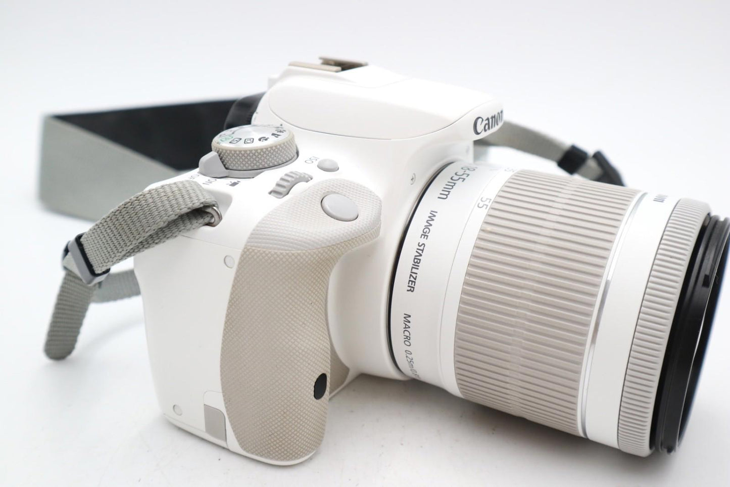 Canon 100D DSLR Camera 18MP with 18-55mm Shutter Count 15012, Good REFURBISHED