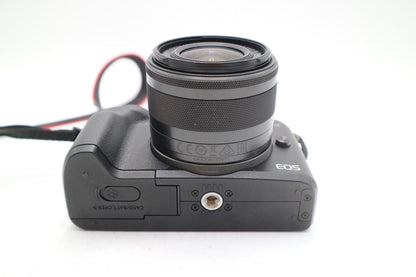Canon M50 24MP Camera kit with 15-45mm STM Lens, S. Count 3000, 1 Year Warranty