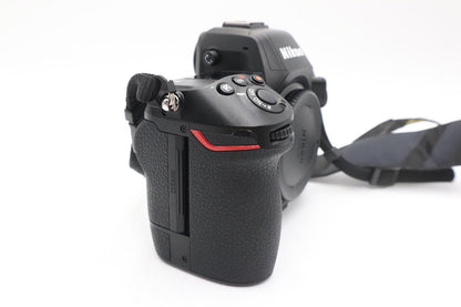 Nikon Z8 Mirrorless Camera 45.7MP Body Only, Shutter Count 5540 V.G. REFURBISHED