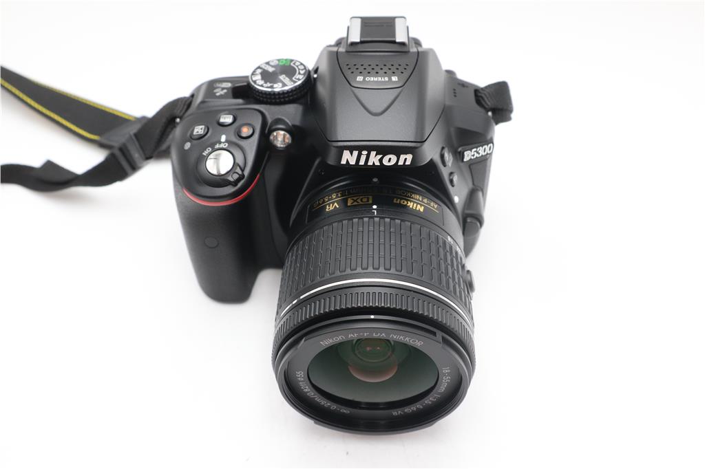 Nikon D5300 24.2MP Camera DSLR with Nikon 18-55mm, Shutter Count 1645, V.G. REFU