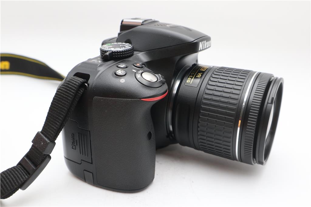 Nikon D5300 24.2MP Camera DSLR with Nikon 18-55mm, Shutter Count 1645, V.G. REFU