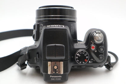 Panasonic LUMIX DMC-FZ200 Camera 12.1 MP, 24x Zoom, Good Condition
