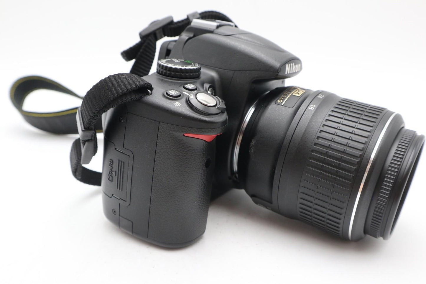 Nikon D5000 DSLR Camera 12.3MP Kit with 18-55mm Shutter Count 2573, REFURBISHED