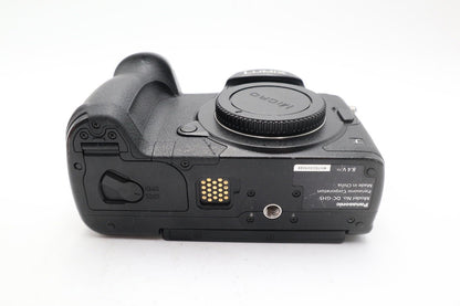 Panasonic DMC-GH5 Mirrorless Camera 20MP Body Only, Shutter 5589, Good Condition