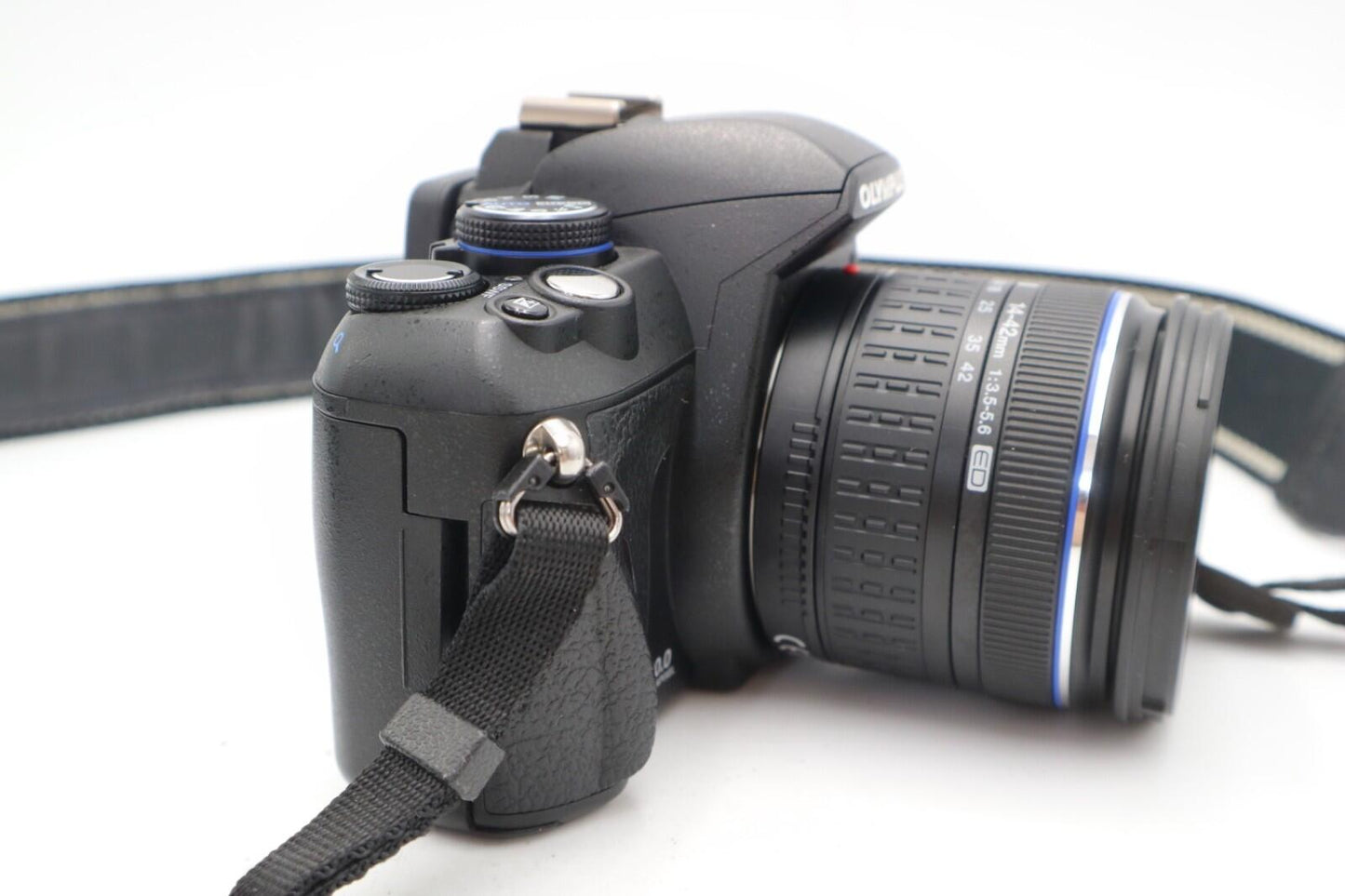 Olympus E-420 DSLR Camera 10.0MP with 14-42mm, 1 Year Warranty, Good Condition