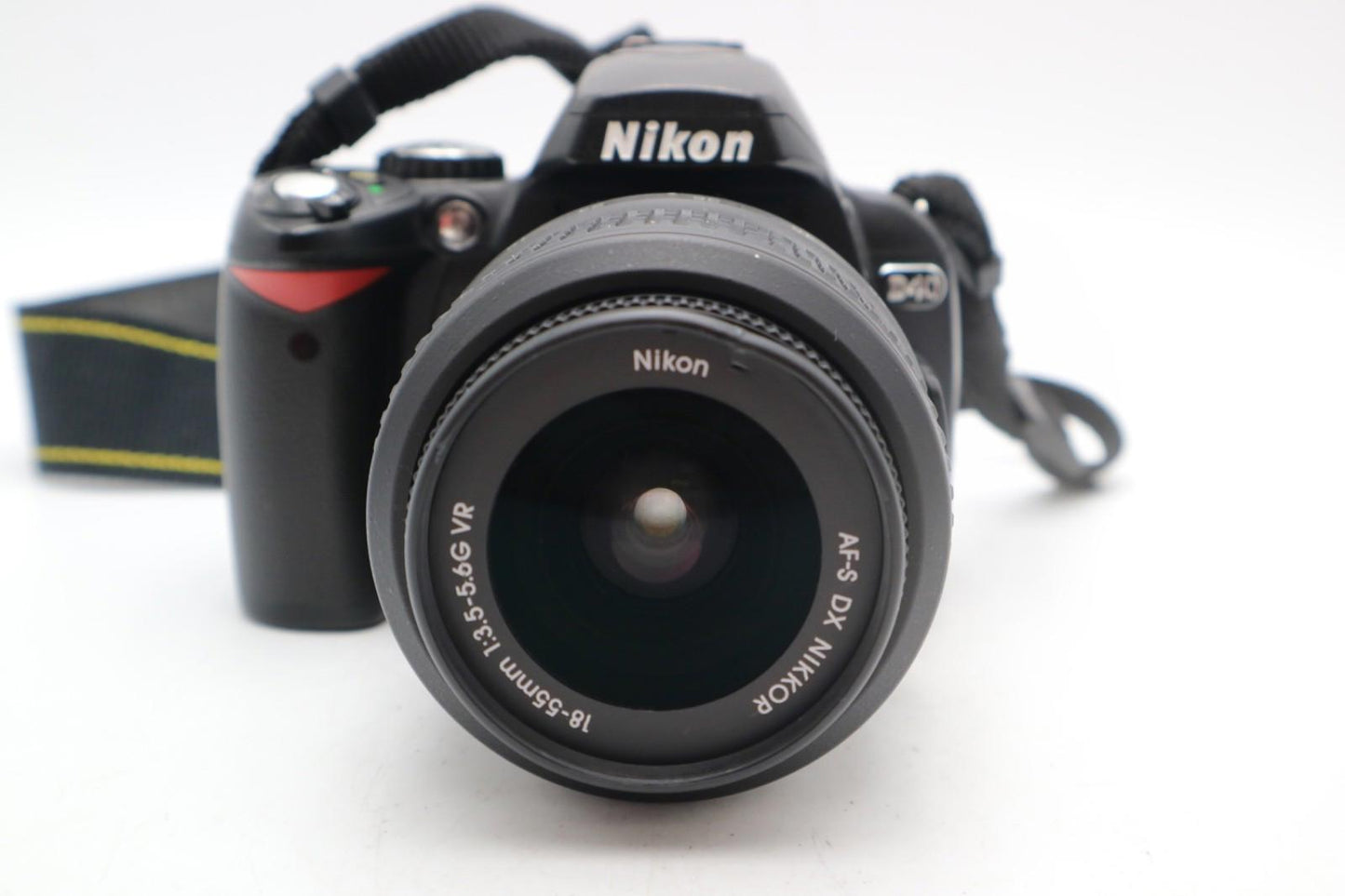 Nikon D40 Camera 6.1MP DSLR with 18-55mm, Shutter Count 2220, Good Condition