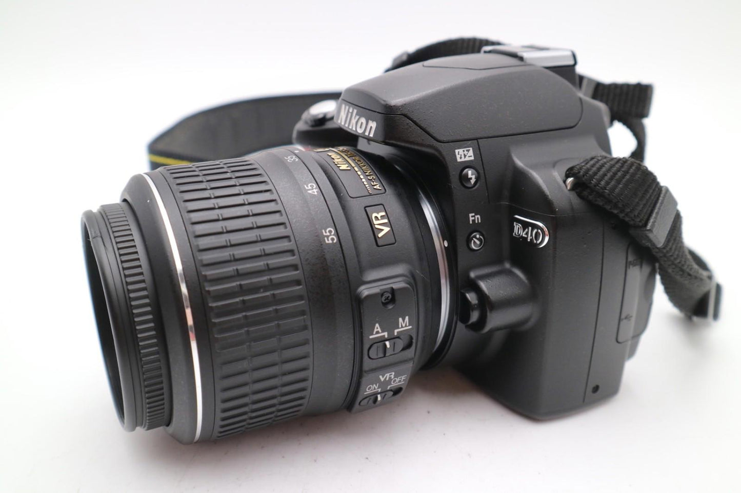 Nikon D40 Camera 6.1MP DSLR with 18-55mm, Shutter Count 2220, Good Condition