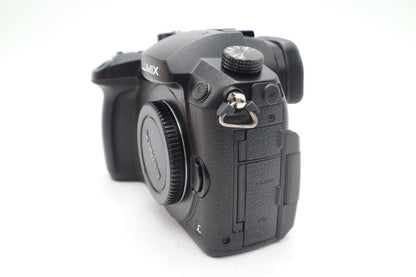 Panasonic DMC-GH5 Mirrorless Camera 20MP Body Only, Shutter 15041, V-LOG-L