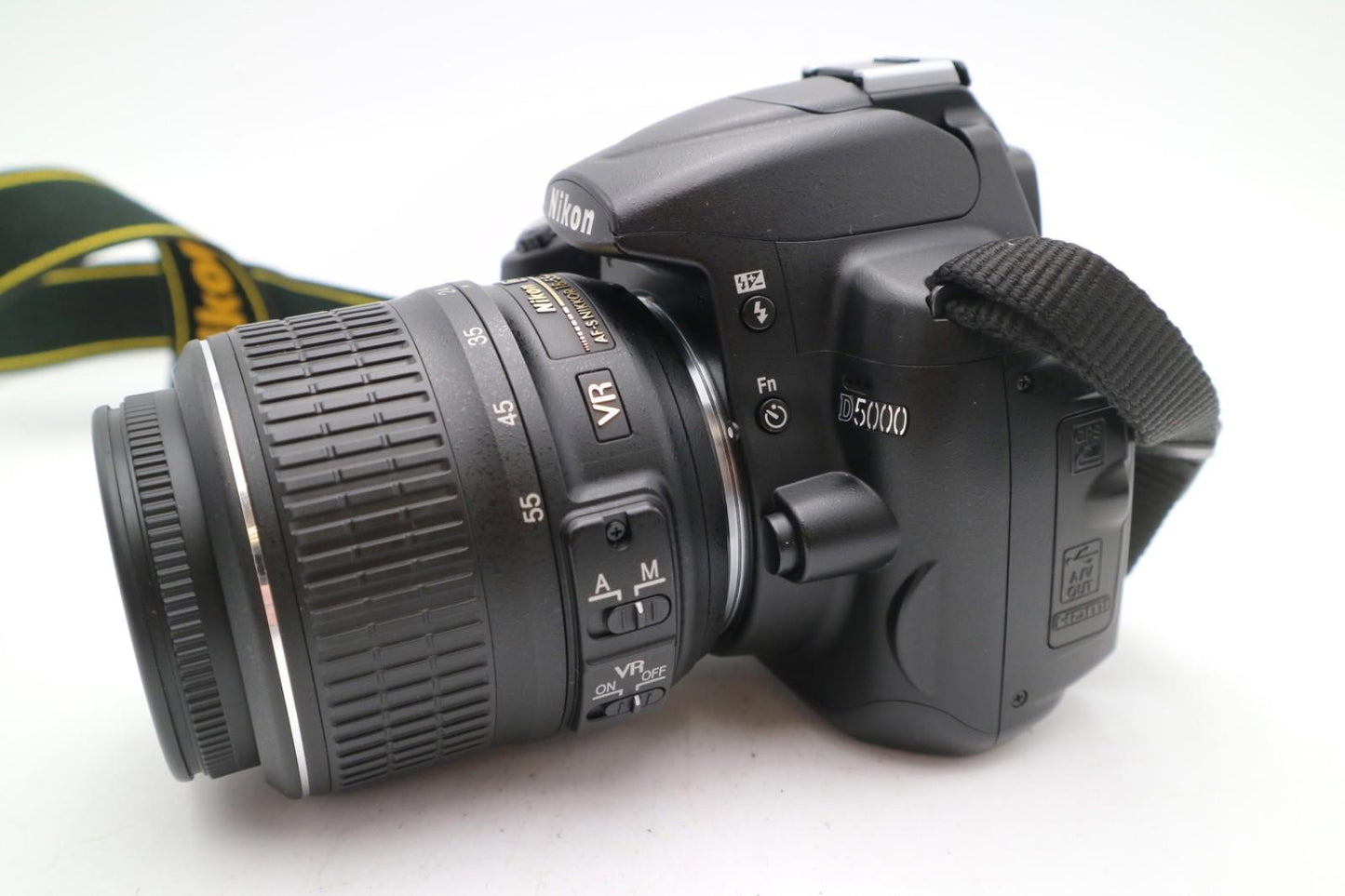 Nikon D5000 DSLR Camera 12.3MP Kit with 18-55mm Shutter Count 3449, Good Cond.