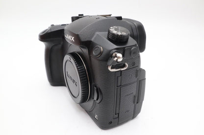 Panasonic DMC-GH5 Mirrorless Camera 20MP Body Only, Shutter 9015, VG REFURBISHED
