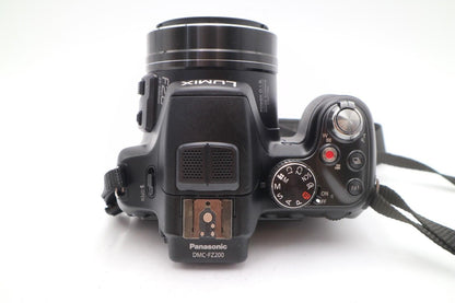 Panasonic LUMIX DMC-FZ200 Camera 12.1 MP, 24x Zoom, Good Condition