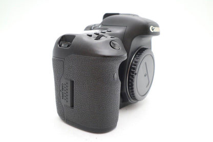 Canon EOS 7D Mark II DSLR Camera 20.2MP Body Only Shutter Count 9%, Good Cond.