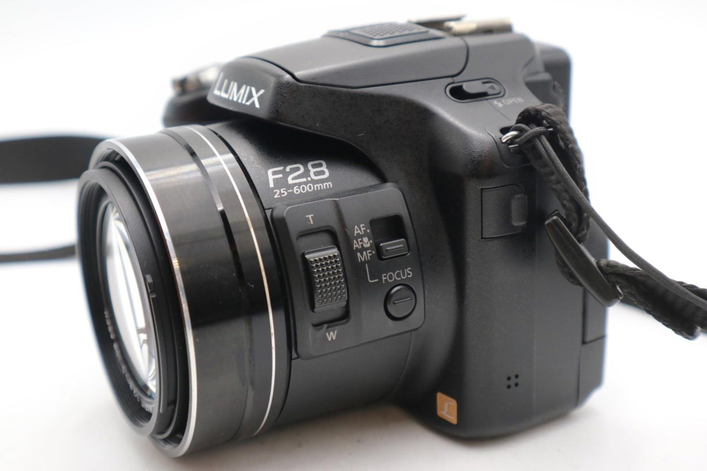 Panasonic LUMIX DMC-FZ200 Camera 12.1 MP, 24x Zoom, Good Condition