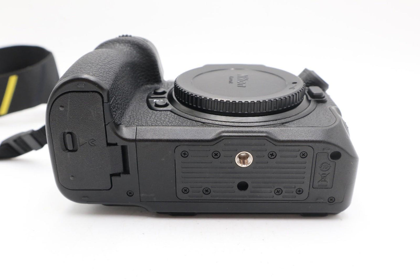 Nikon Z8 Mirrorless Camera 45.7MP Body Only, Shutter Count 5540 V.G. REFURBISHED